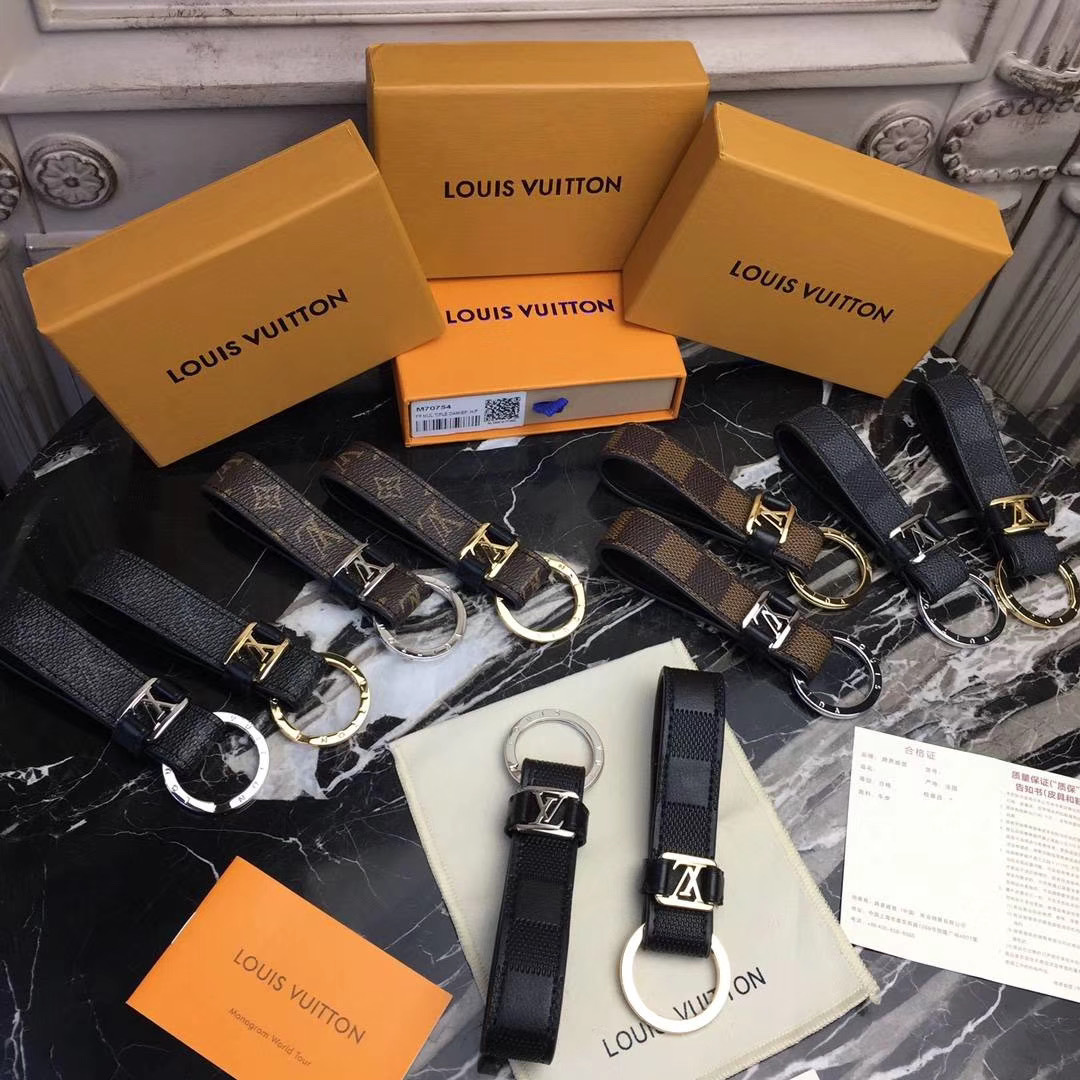 LV DRAGONNE KEY HOLDER M62709 