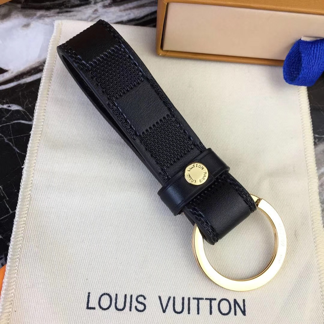 LV DRAGONNE KEY HOLDER M62709 