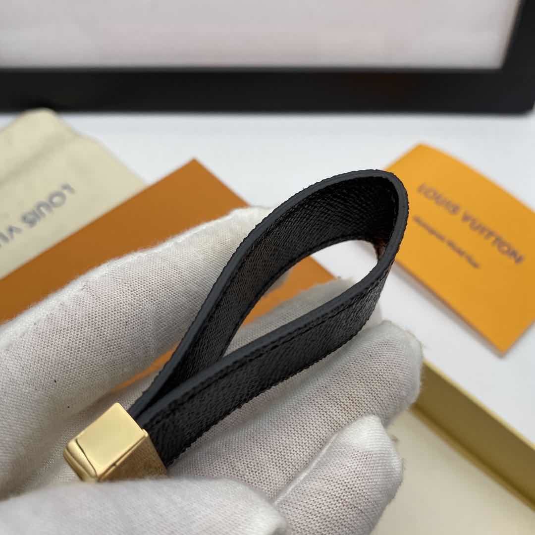 LV DRAGONNE KEY HOLDER M65221