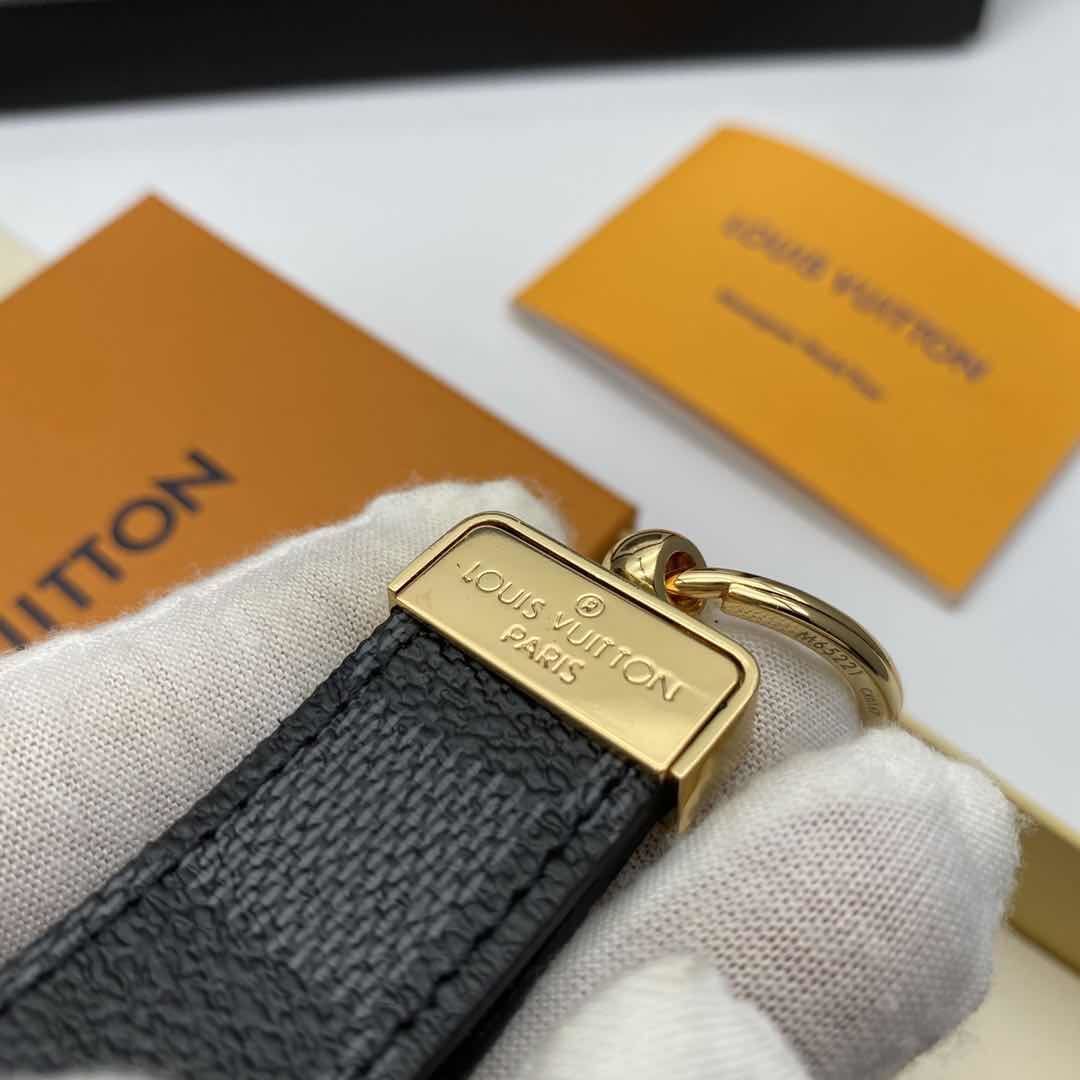LV DRAGONNE KEY HOLDER M65221