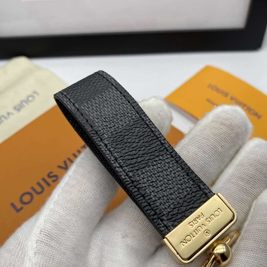 LV DRAGONNE KEY HOLDER M65221