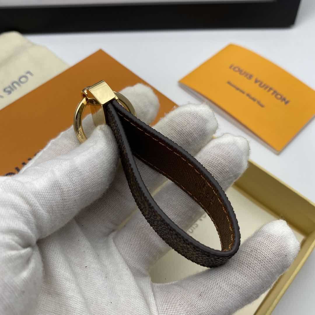 LV DRAGONNE KEY HOLDER M65221