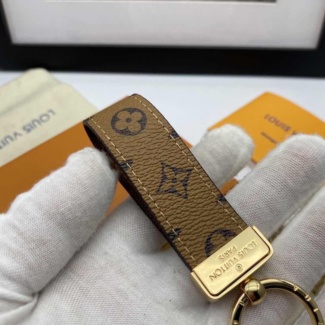 LV DRAGONNE KEY HOLDER M65221