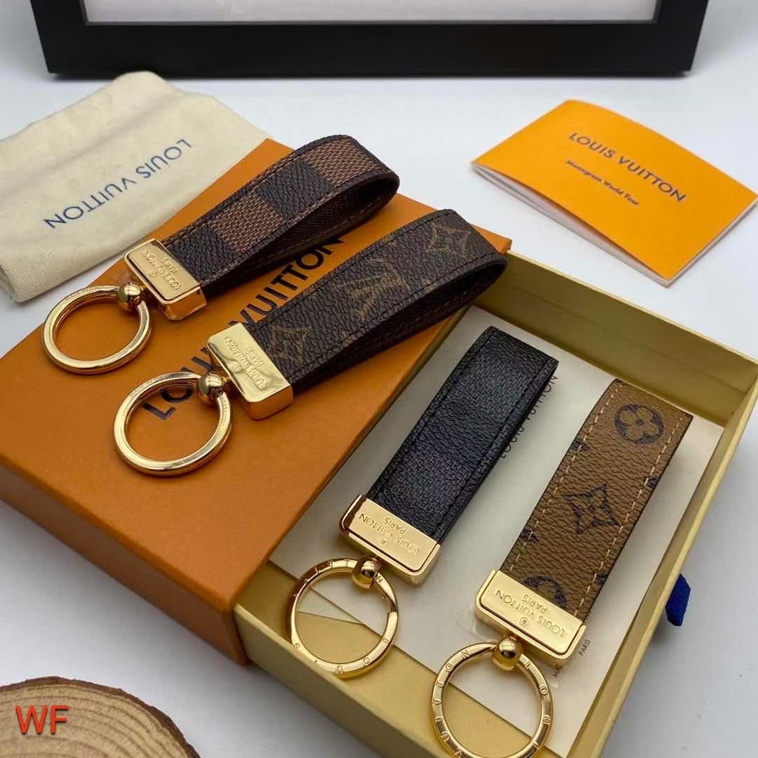 LV DRAGONNE KEY HOLDER M65221