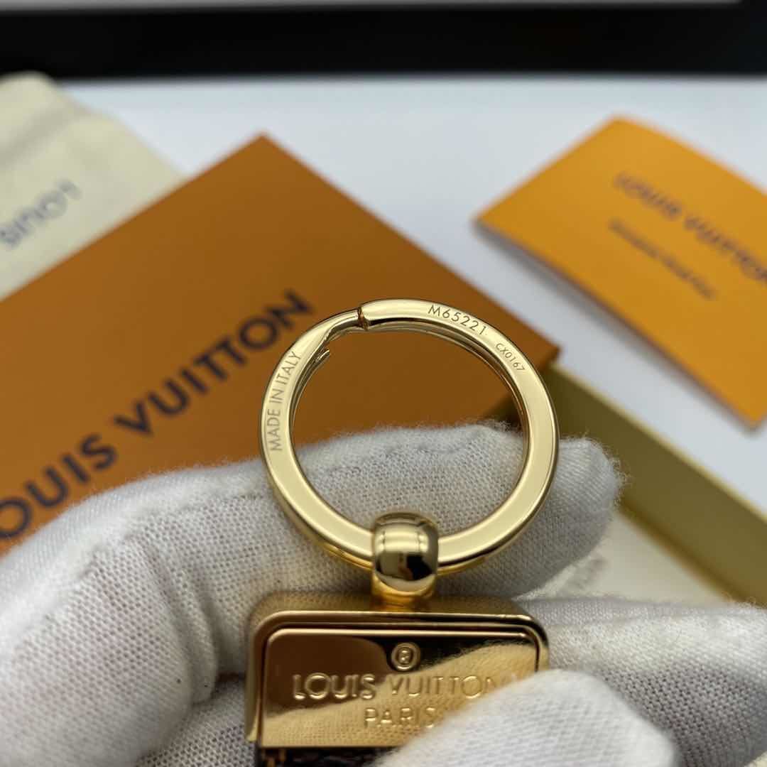 LV DRAGONNE KEY HOLDER M65221