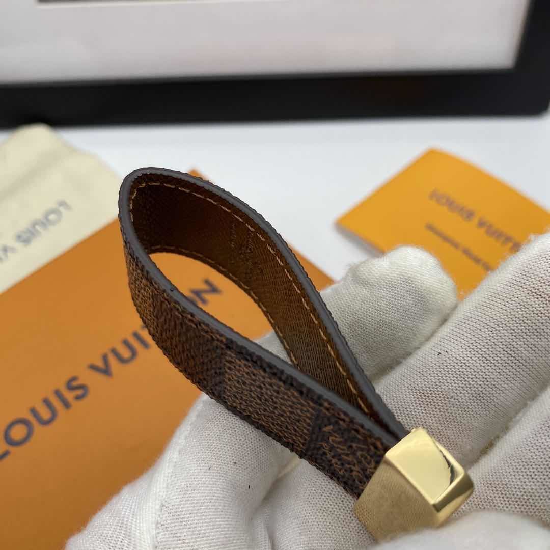 LV DRAGONNE KEY HOLDER M65221