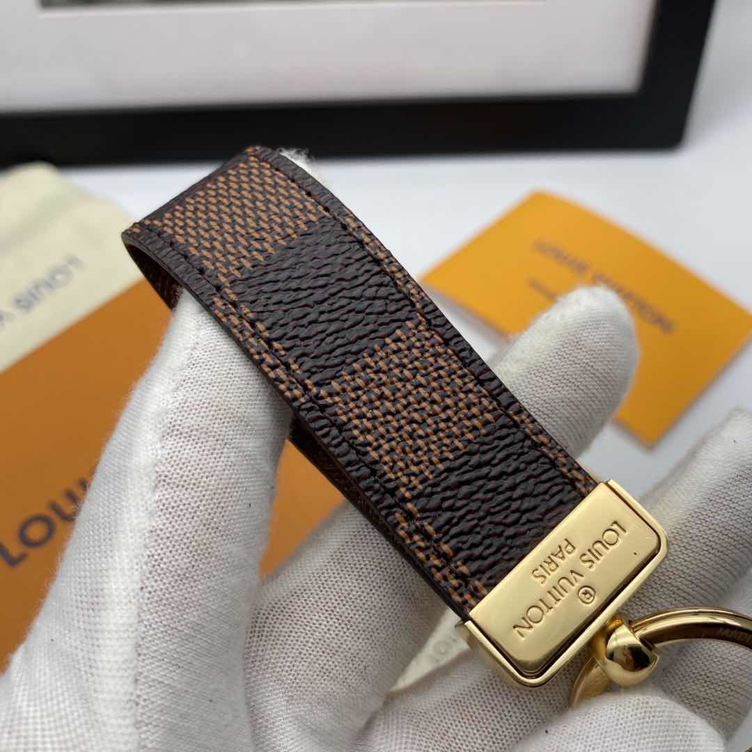 LV DRAGONNE KEY HOLDER M65221