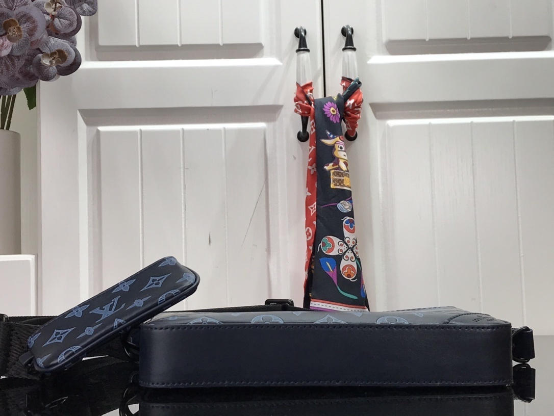 LV DUO MESSENGER M45730