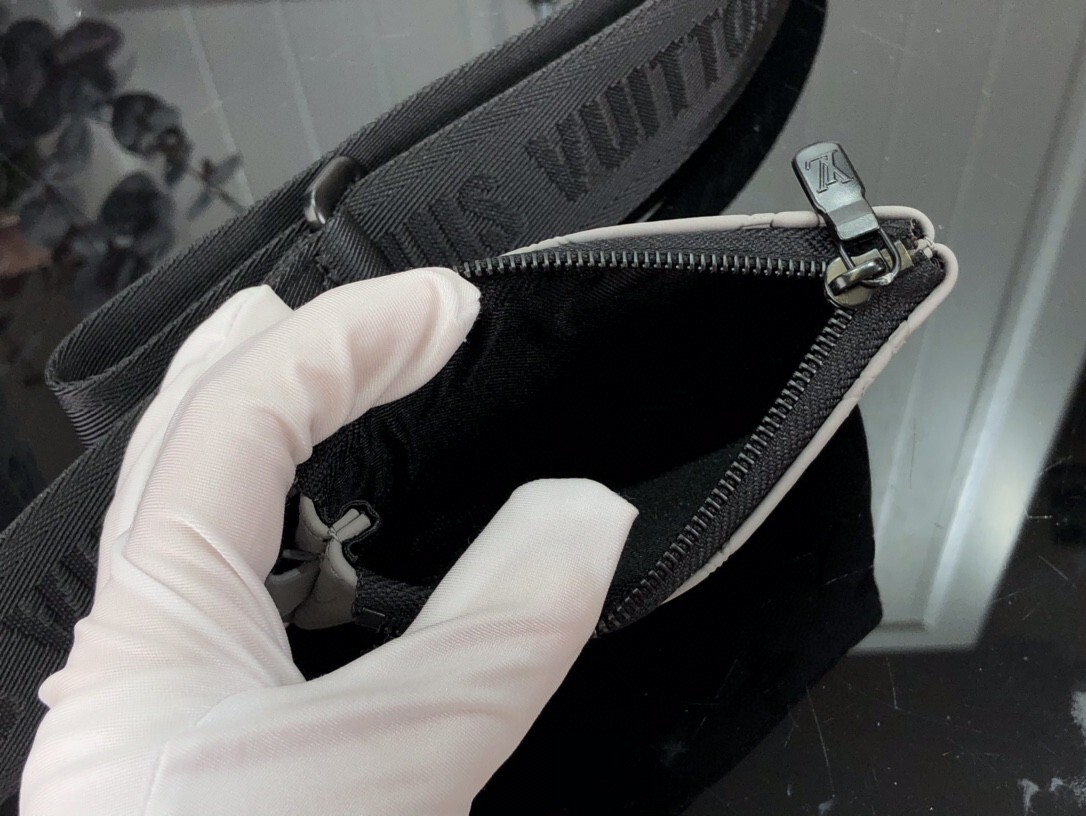 LV DUO MESSENGER M46104