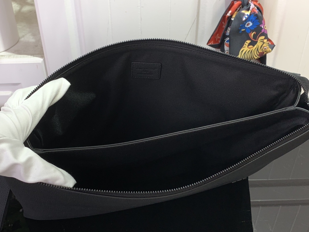LV Duo Pouch m25943