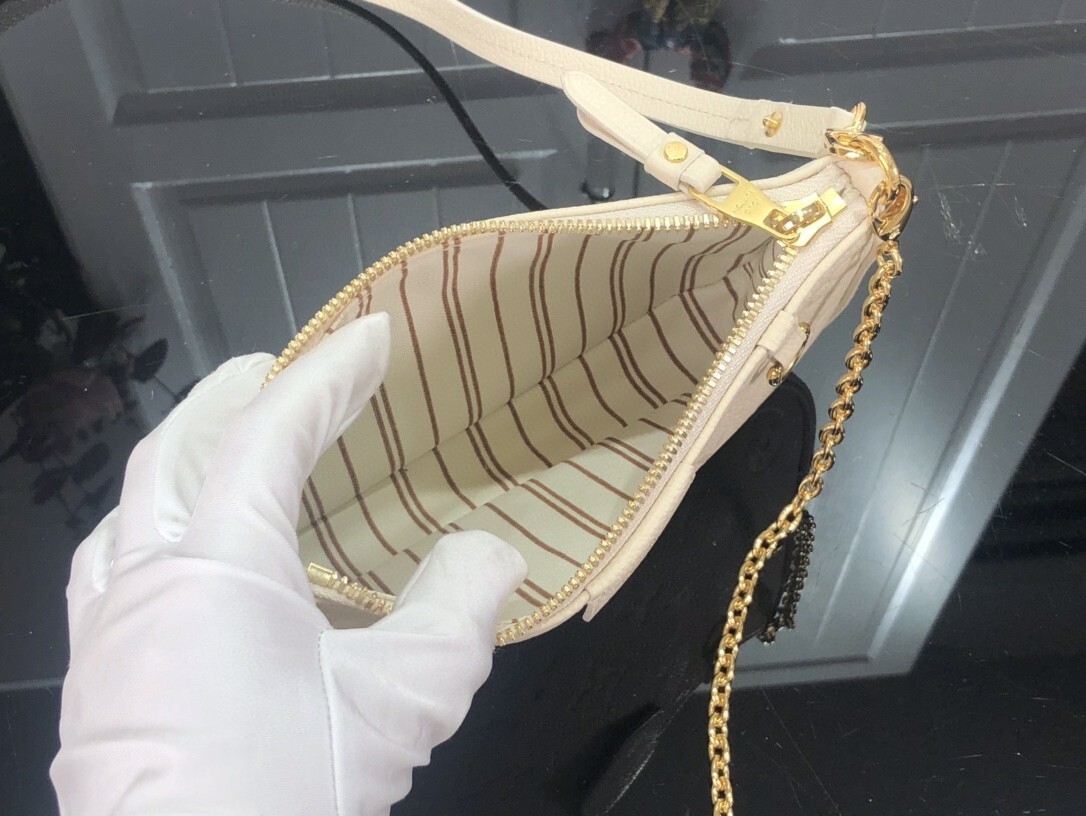 LV EASY POUCH ON STRAP M80349