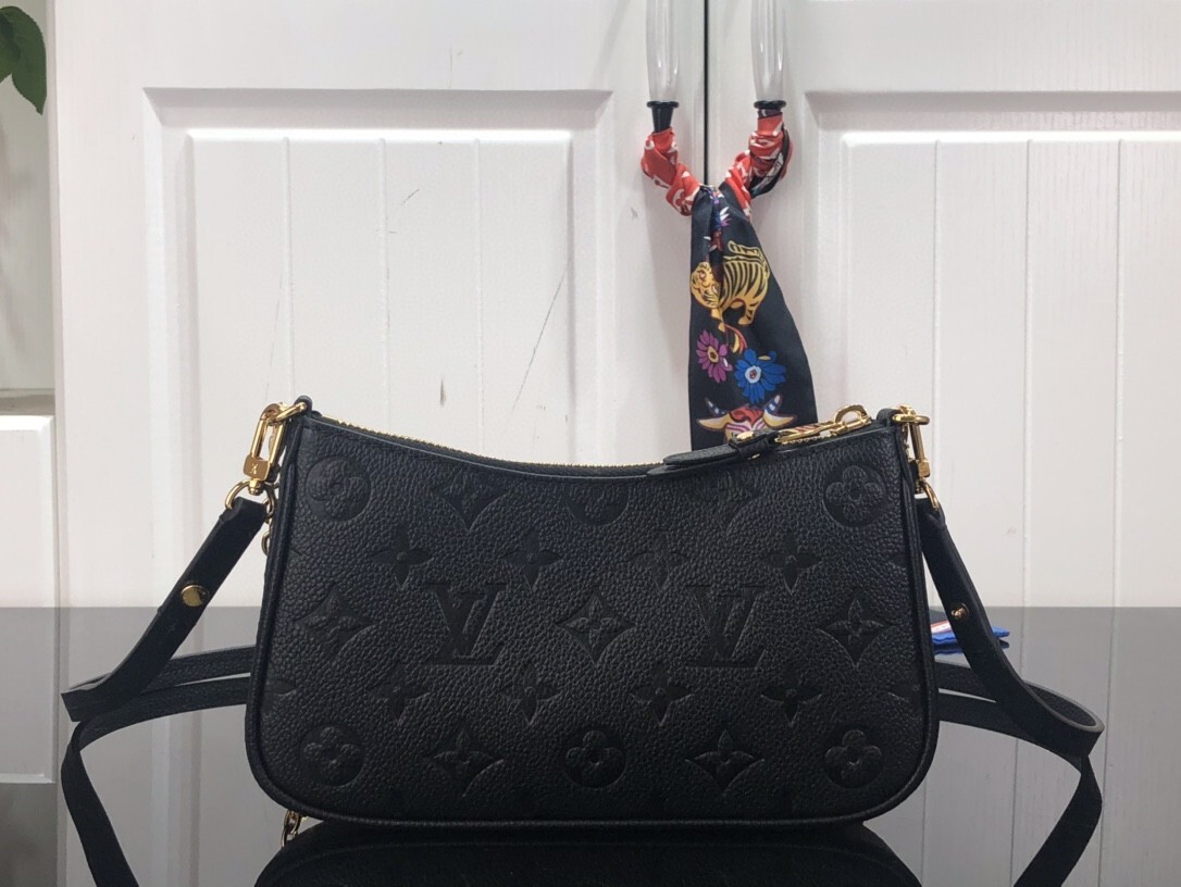 LV EASY POUCH ON STRAP M80349