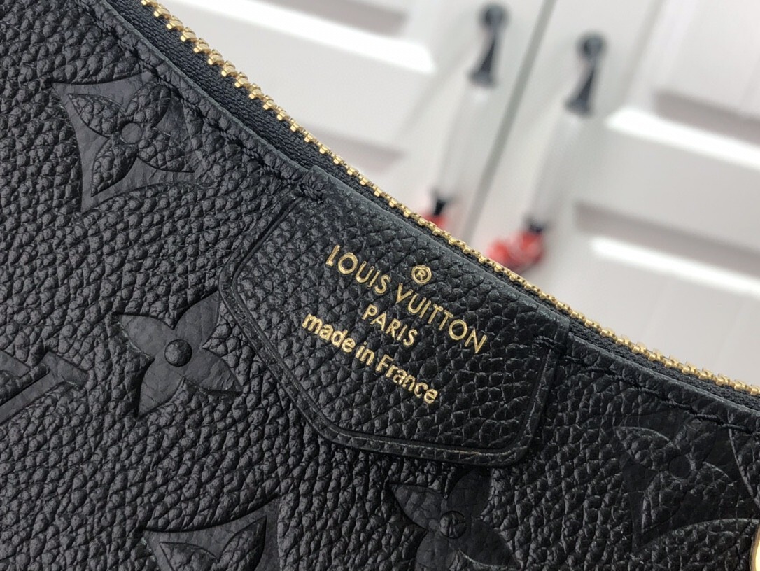LV EASY POUCH ON STRAP M80349