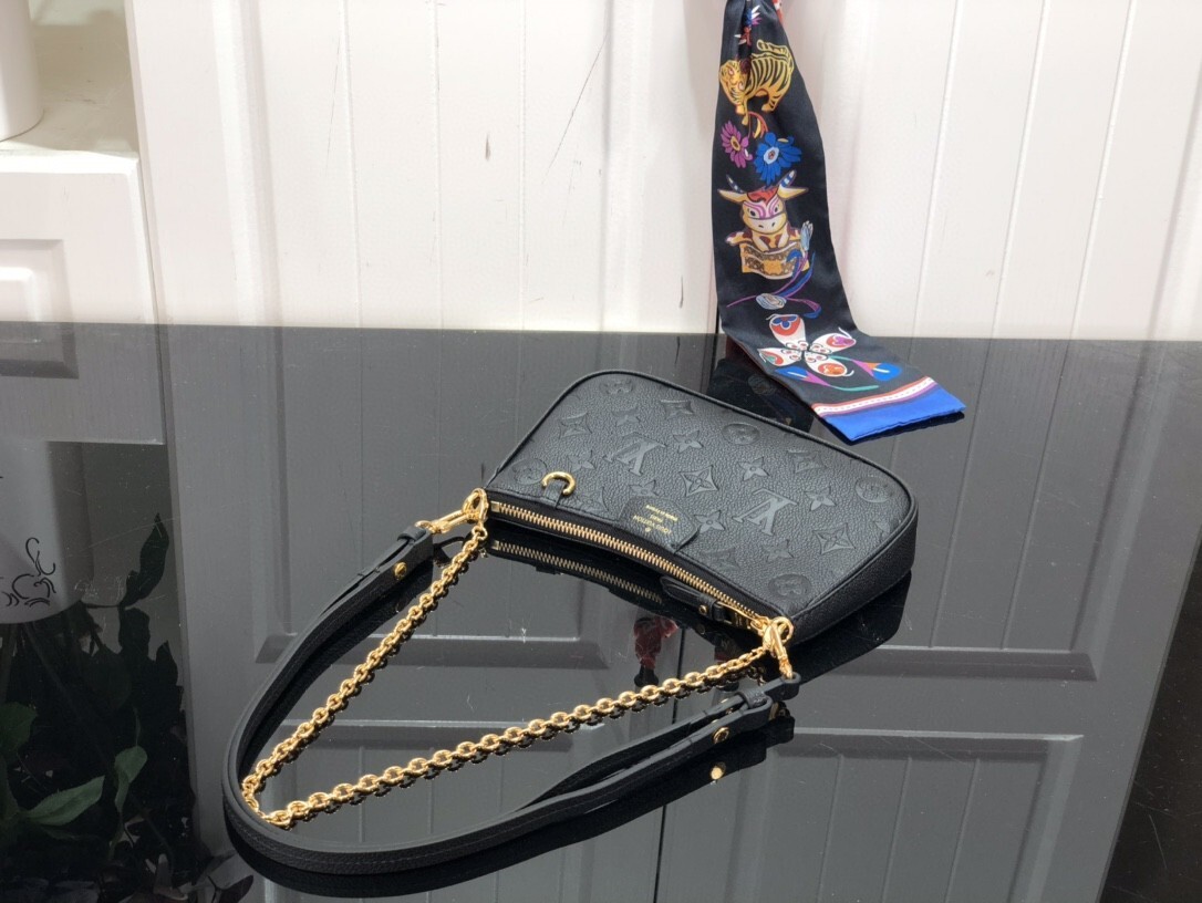 LV EASY POUCH ON STRAP M80349