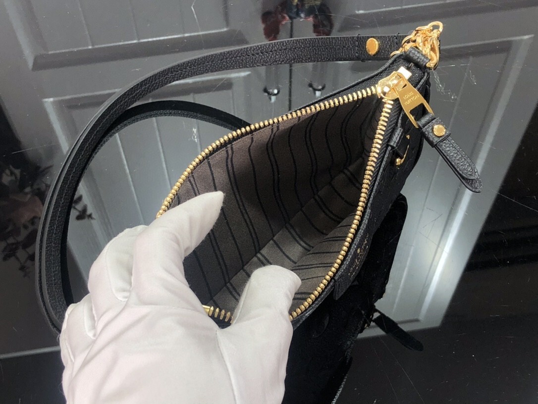 LV EASY POUCH ON STRAP M80349