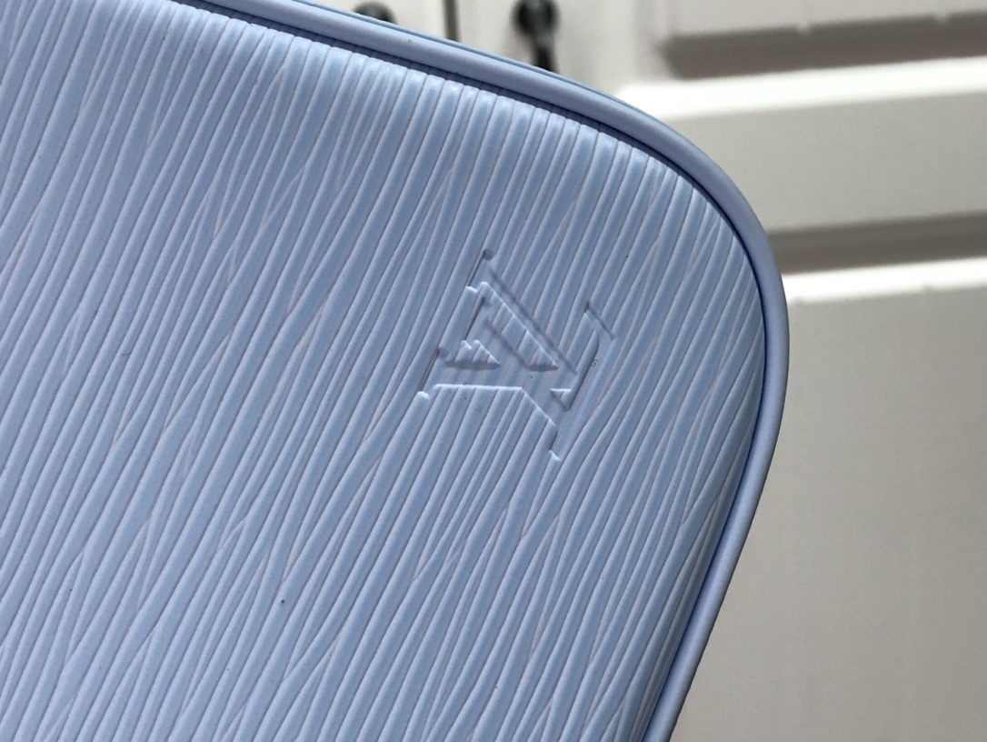 LV EASY POUCH ON STRAP M80471