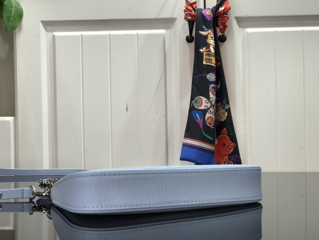 LV EASY POUCH ON STRAP M80471