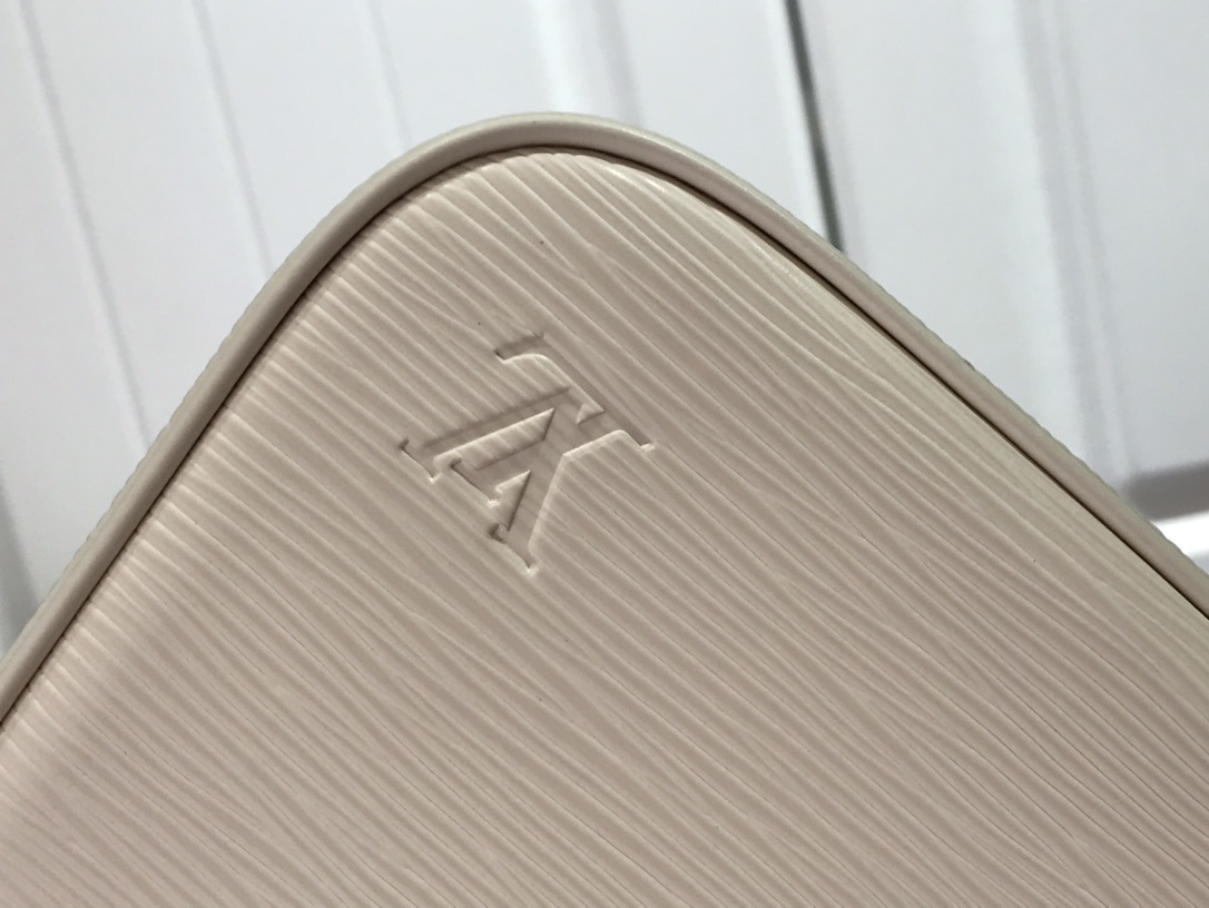 LV EASY POUCH ON STRAP M80471