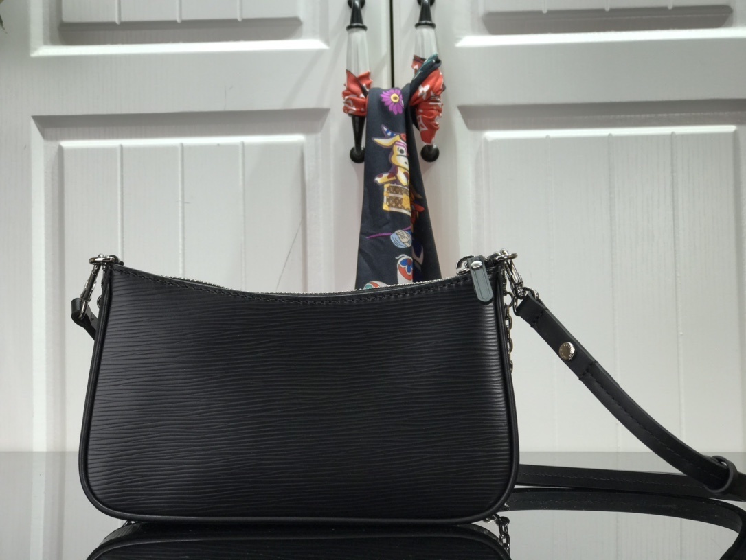 LV EASY POUCH ON STRAP M80471