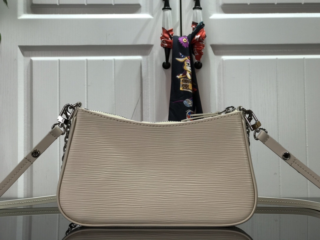 LV EASY POUCH ON STRAP M80471