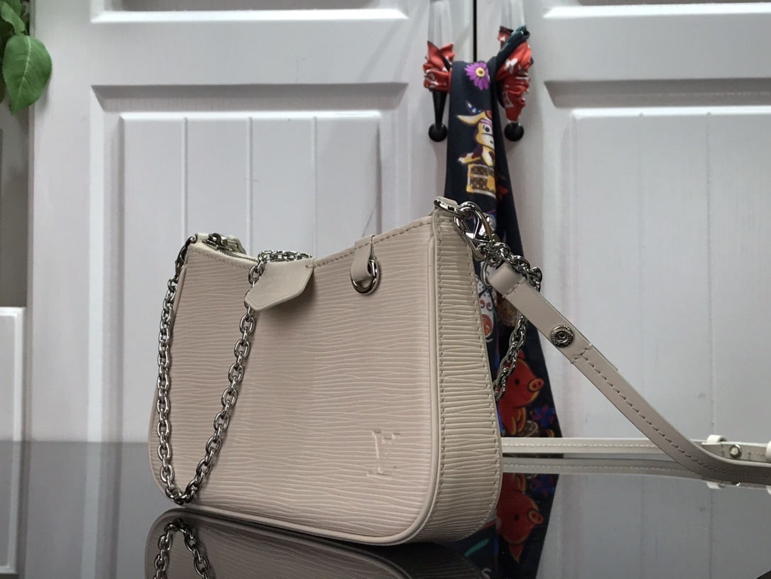 LV EASY POUCH ON STRAP M80471