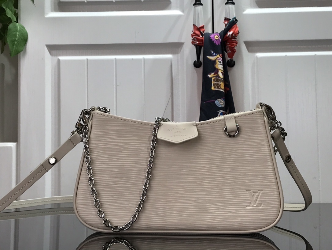 LV EASY POUCH ON STRAP M80471