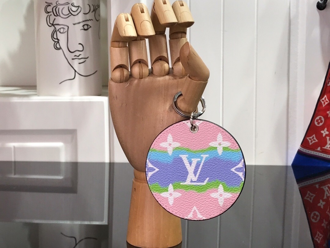 LV ESCALE KEY HOLDER AND BAG CHARM M69272 