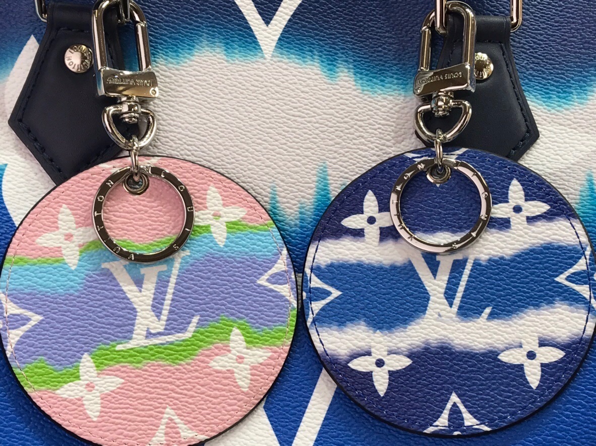 LV ESCALE KEY HOLDER AND BAG CHARM M69272 
