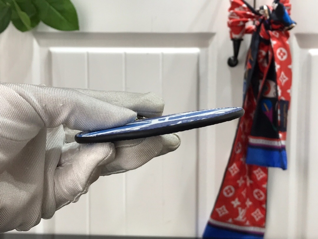 LV ESCALE KEY HOLDER AND BAG CHARM M69272 