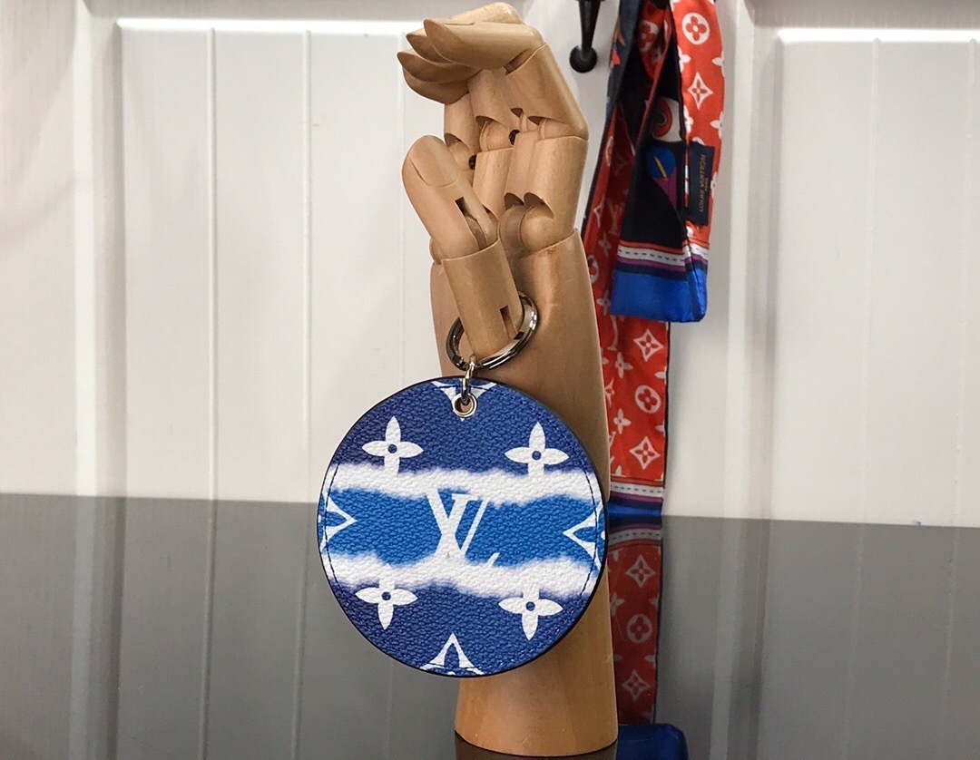 LV ESCALE KEY HOLDER AND BAG CHARM M69272 
