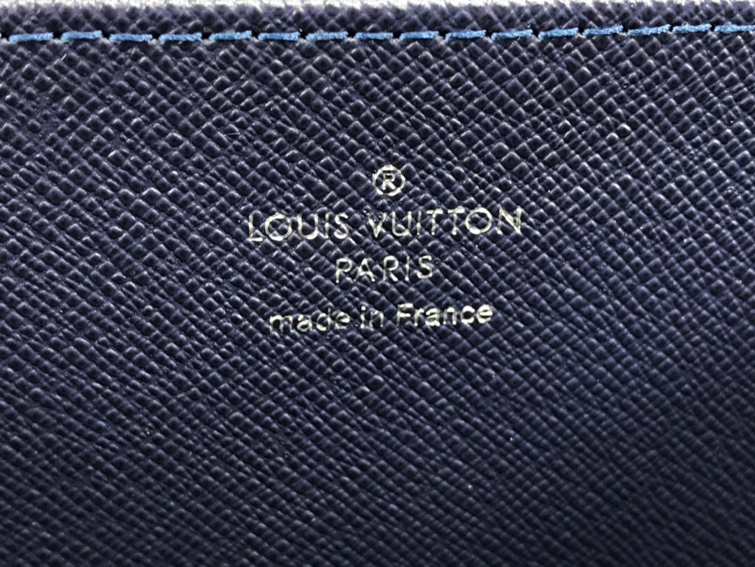 LV ESCALE ZIPPY wallet M69110