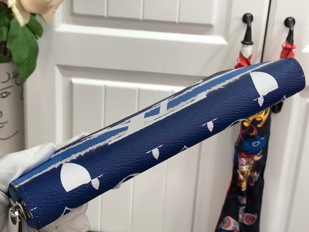 LV ESCALE ZIPPY wallet M69110