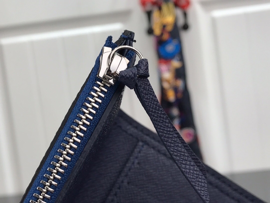 LV ESCALE ZOE wallet M62933 