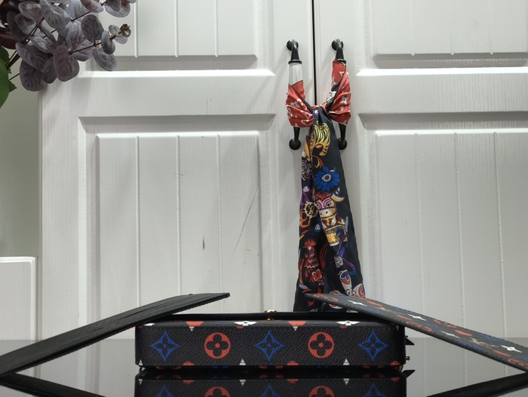 LV FELICIE POCHETTE M61276BC