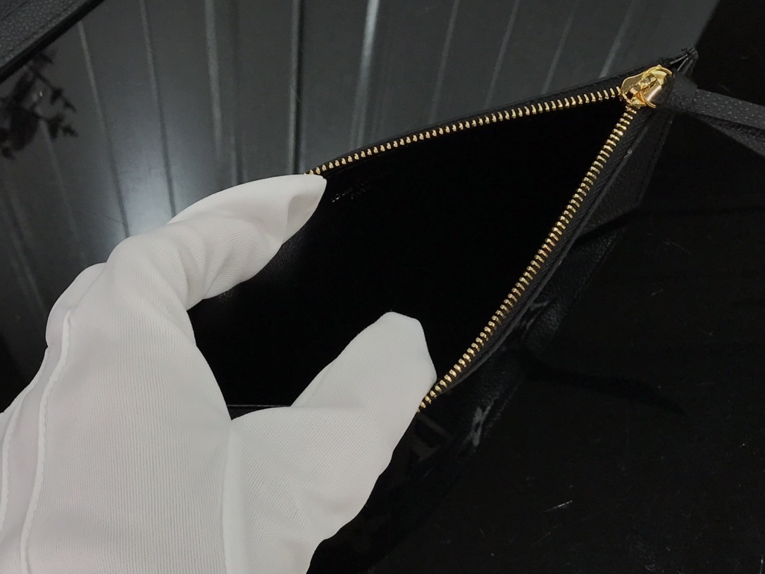 LV FELICIE POCHETTE M69977 