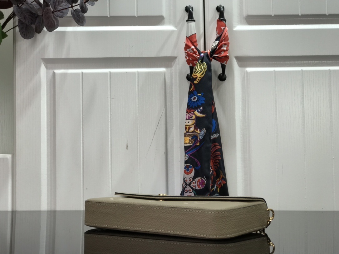 LV FELICIE POCHETTE M69977 