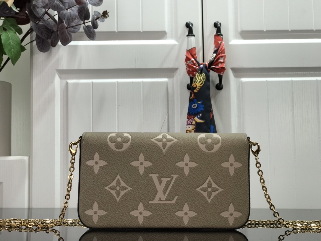 LV FELICIE POCHETTE M69977 