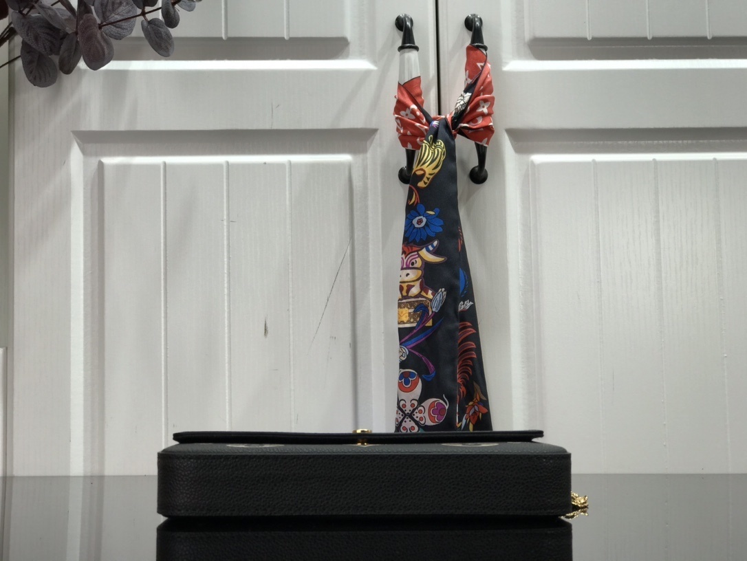 LV FELICIE POCHETTE M69977 