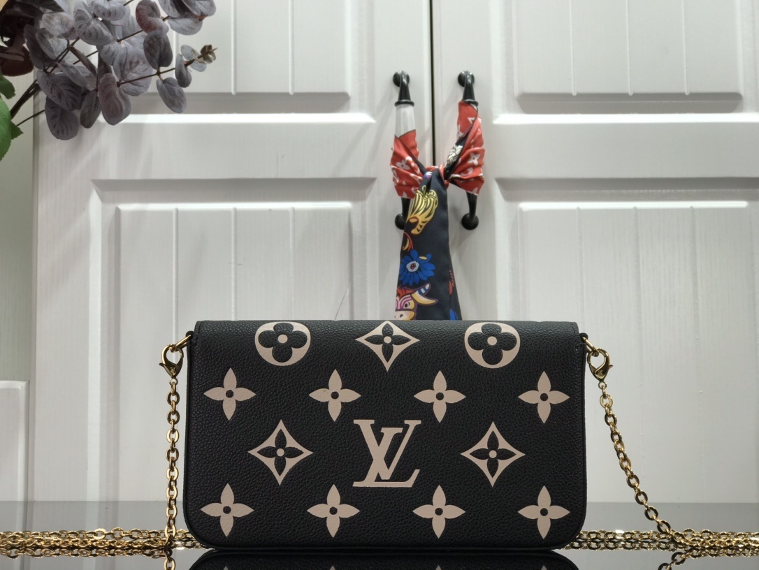 LV FELICIE POCHETTE M69977 