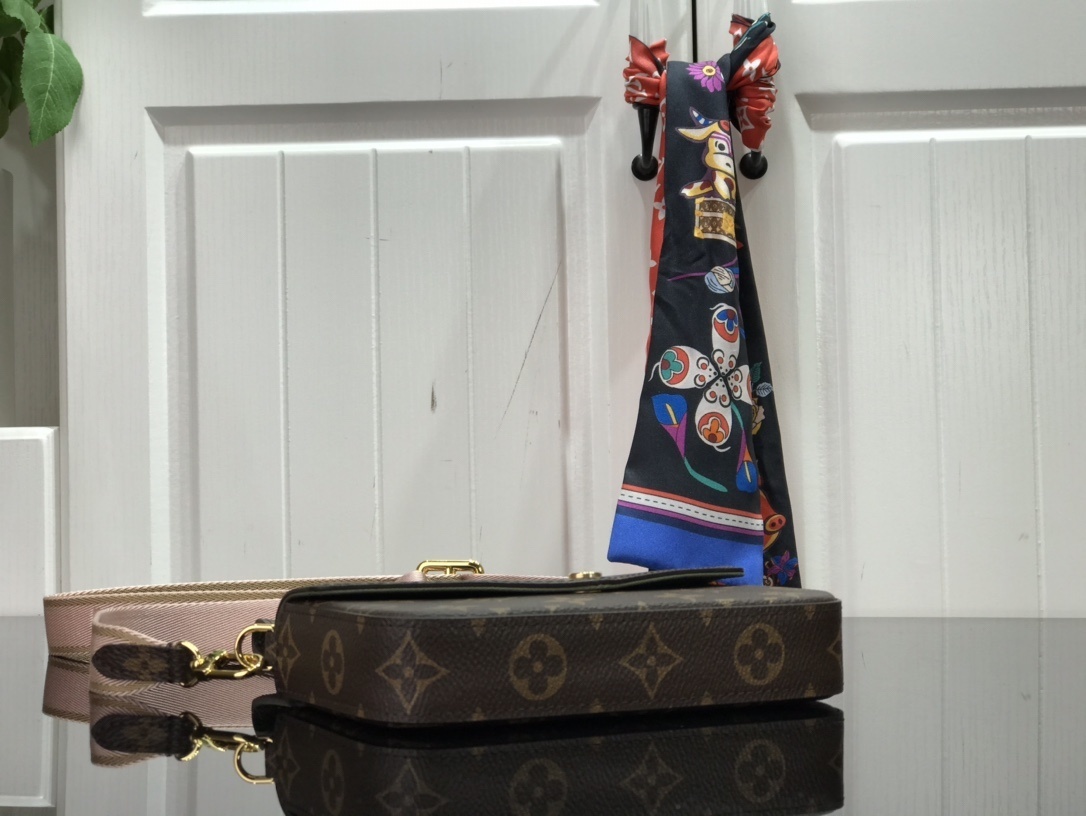 LV FELICIE STRAP & GO M80091