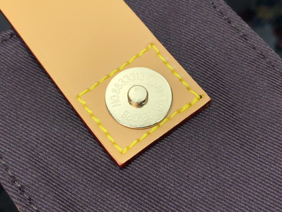 LV FLAP DOUBLE PHONE POUCH M81005 