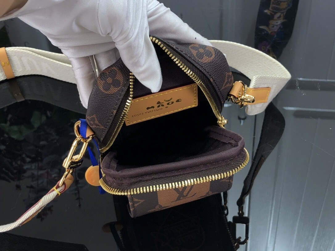 LV FLAP DOUBLE PHONE POUCH M81005 