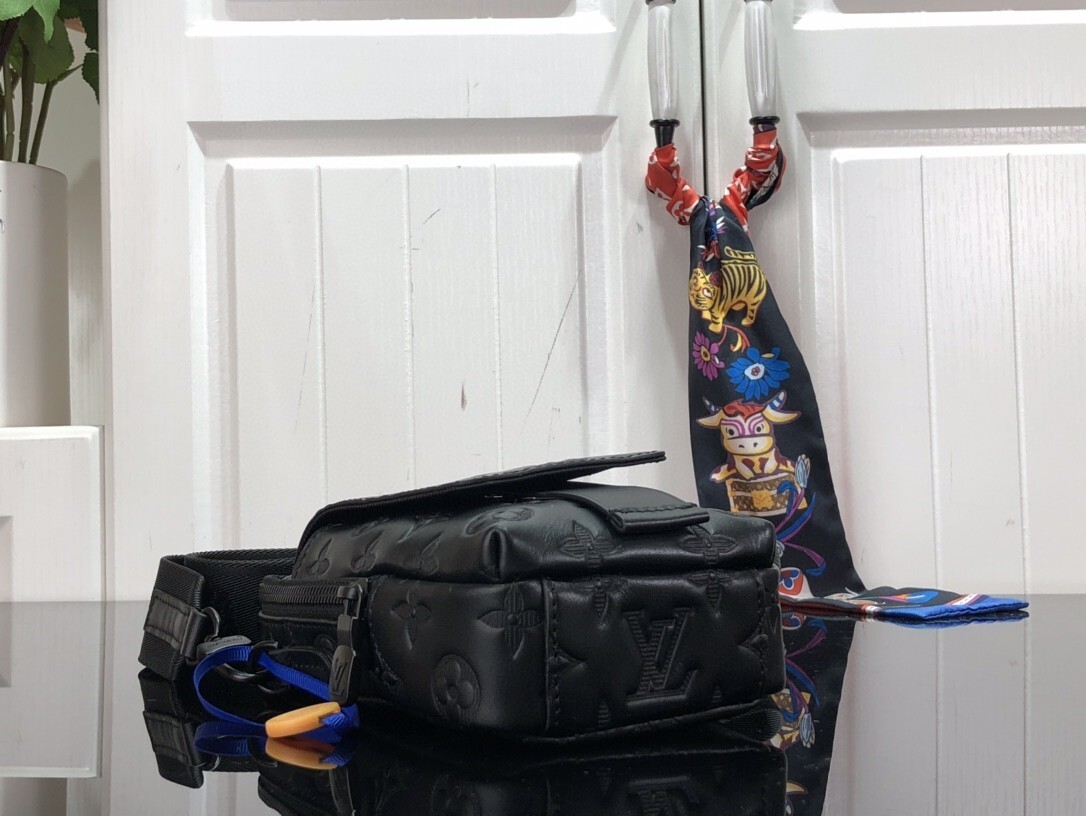 LV FLAP DOUBLE PHONE POUCH M81005G 