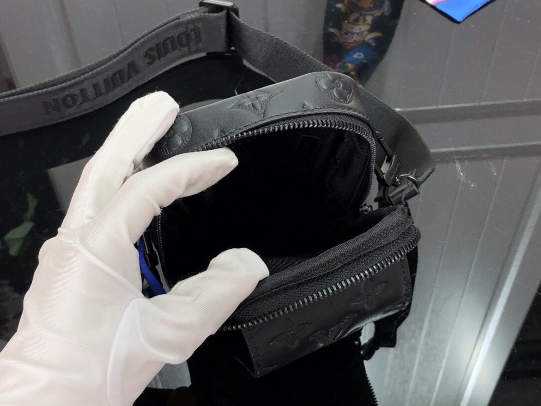 LV FLAP DOUBLE PHONE POUCH M81005G 