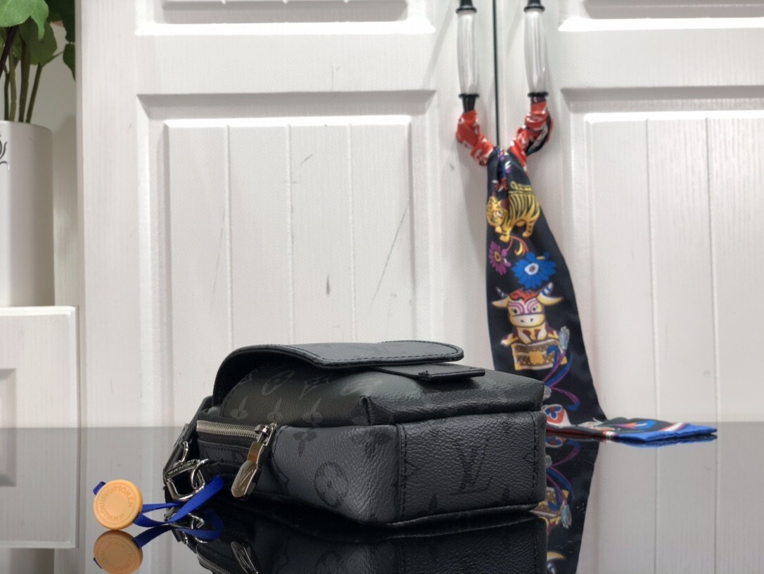 LV FLAP DOUBLE PHONE POUCH M81005H 