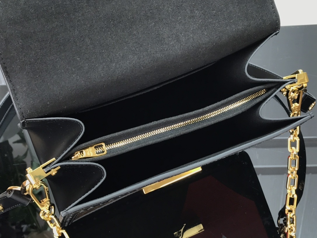 LV GAME ON DAUPHINE MM M57448