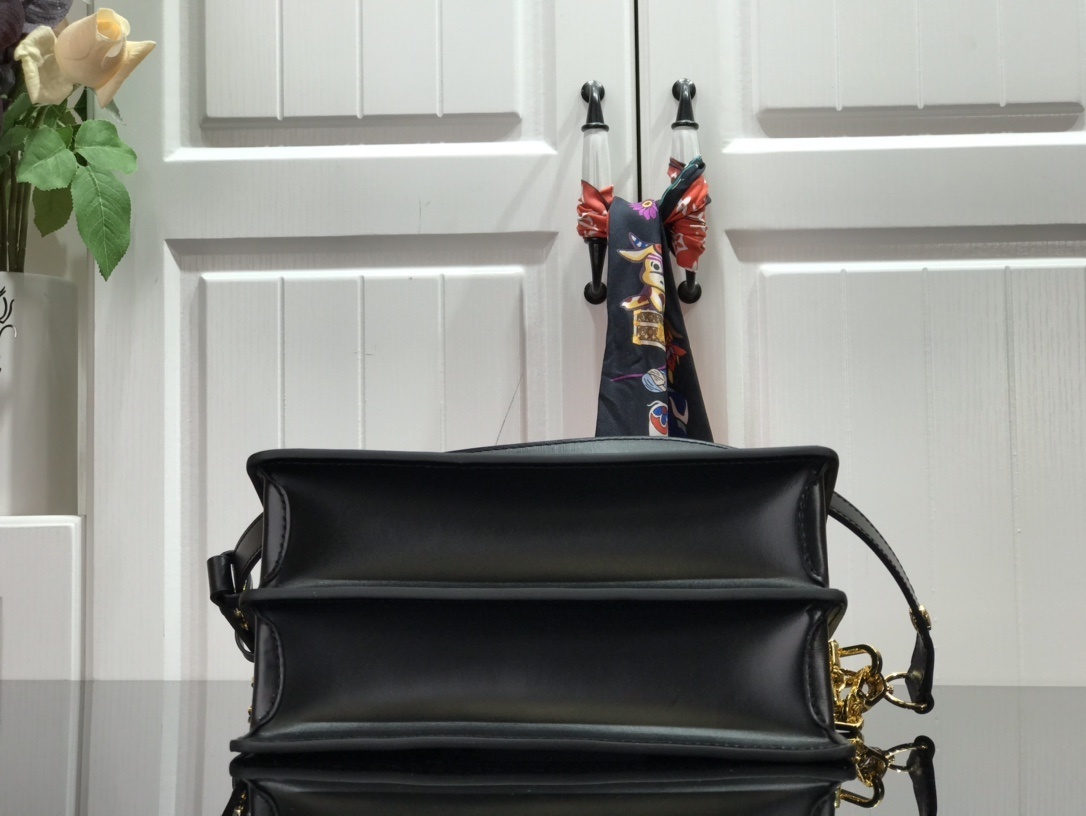 LV GAME ON DAUPHINE MM M57448