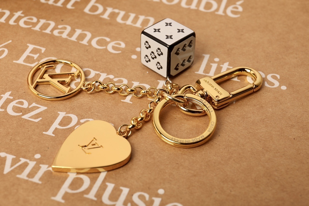 LV GAME ON DICE AND HEART BAG CHARM AND KEY HOLDER MP2913