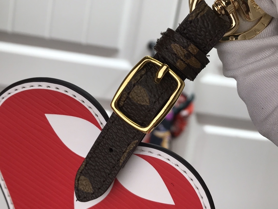LV GAME ON HEART BAG CHARM AND KEY HOLDER MP2911 