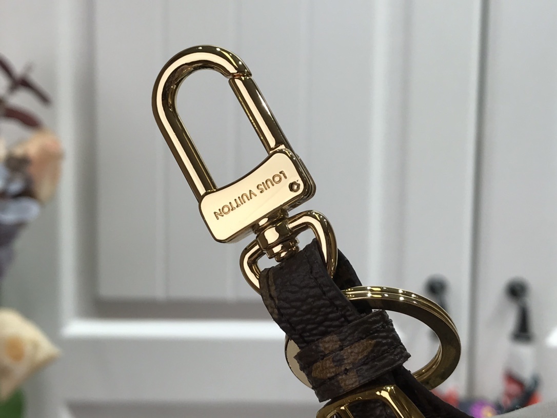 LV GAME ON HEART BAG CHARM AND KEY HOLDER MP2911 